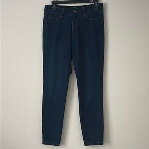Like New! FDJ Dark Wash Pull On Jeggings in Size 6